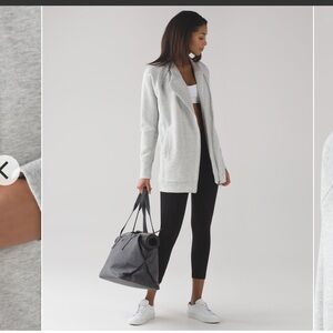 Lululemon Back To It Wrap
Heathered Vapor